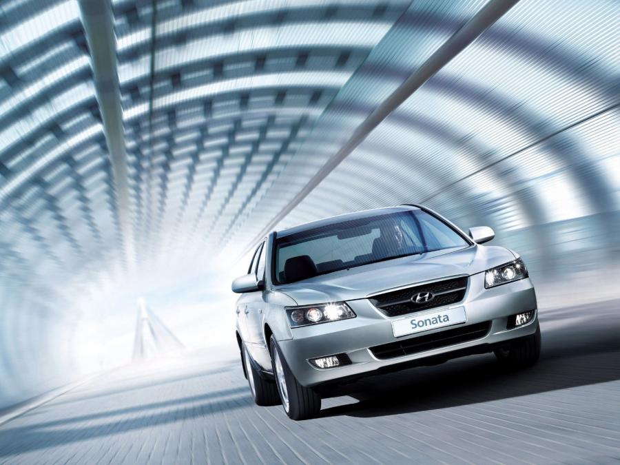  Hyundai Sonata 2004 года  (фото 2 из 58)